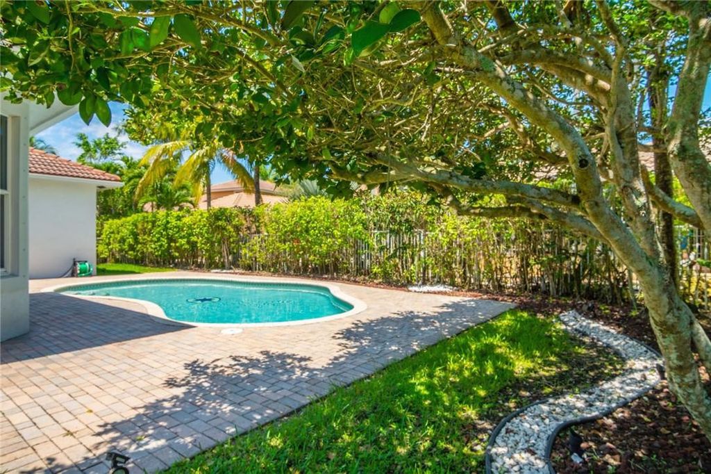 Photo of 2002 Schooner Lane, Weston, FL 33327 (MLS # F10430544)