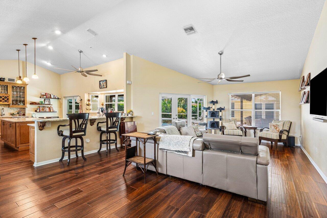 1045 Fairdale Way