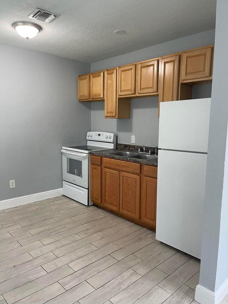 Completely remodel unit ready for move in. Offering 2 bedrooms and one bath. Come in and find granite countertops, central air, impact windows , and LED lights throughout the house. Water included in rent. No pets allowed. Call us today to set up your showing.