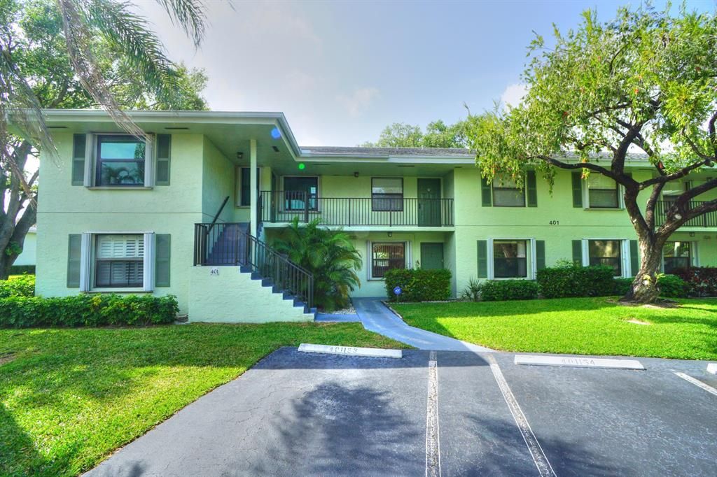 Photo of 401 Sabal Ridge Circle #B, Palm Beach Gardens, FL 33418 (MLS # R10713080)