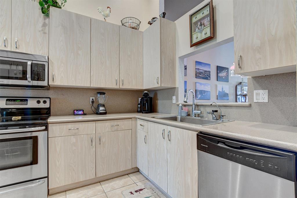 FLORAL LAKES 2 - Residential