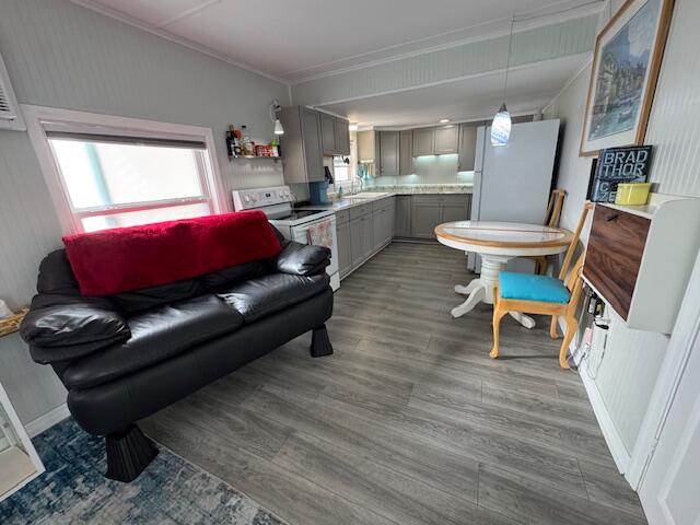 WHISPERING CREEK - Residential