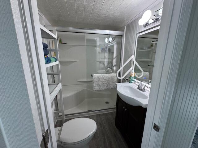 WHISPERING CREEK - Residential