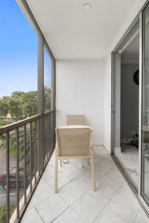 Tiny photo for 5300 NE 24TH Terrace #422C, Fort Lauderdale, FL 33308 (MLS # B26089329)