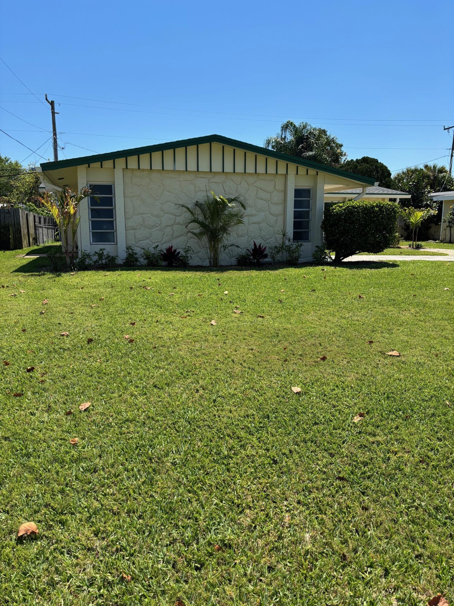 PALM BEACH GARDENS ESTATES - Residential