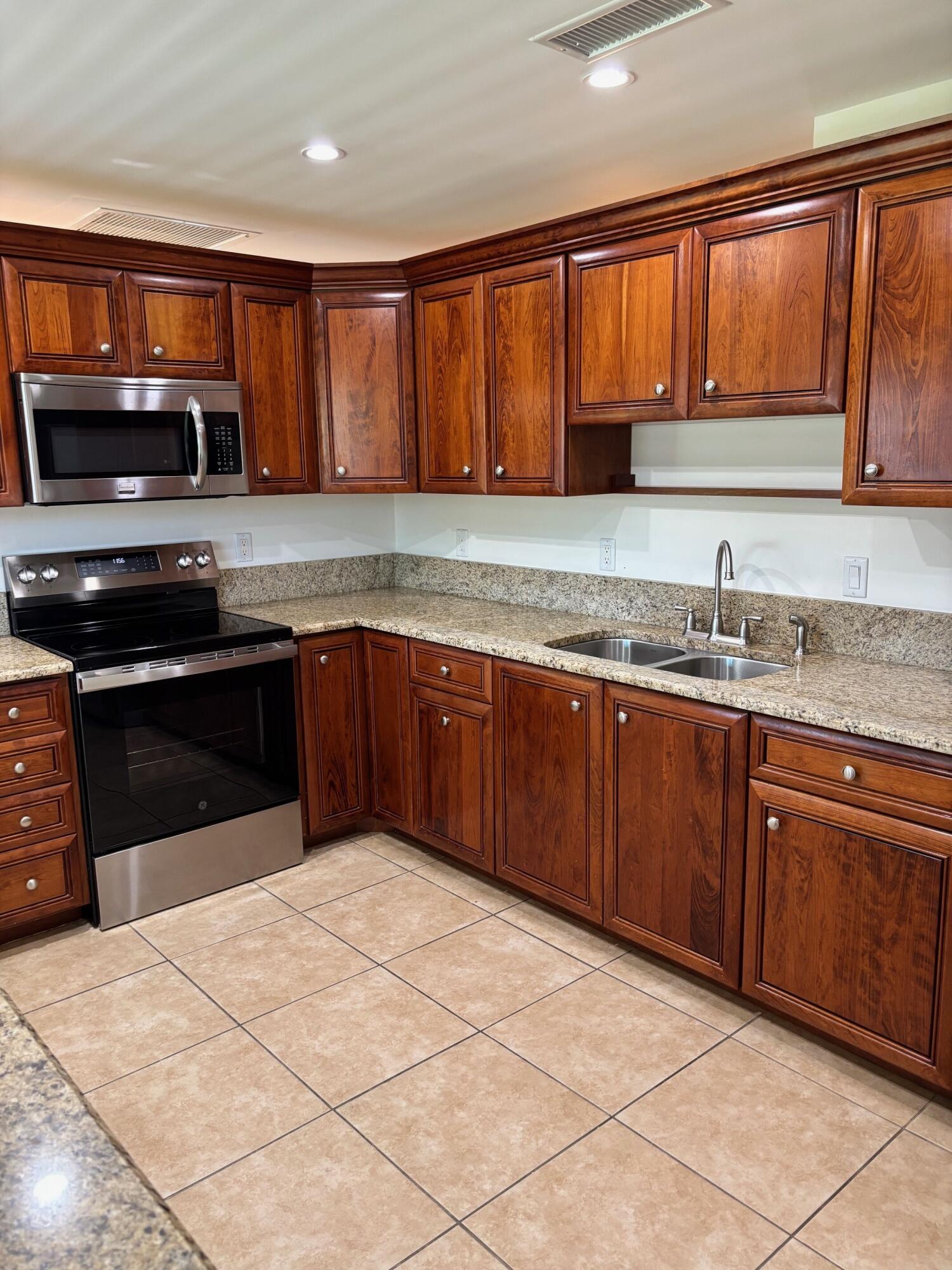 PALM BEACH GARDENS ESTATES - Residential