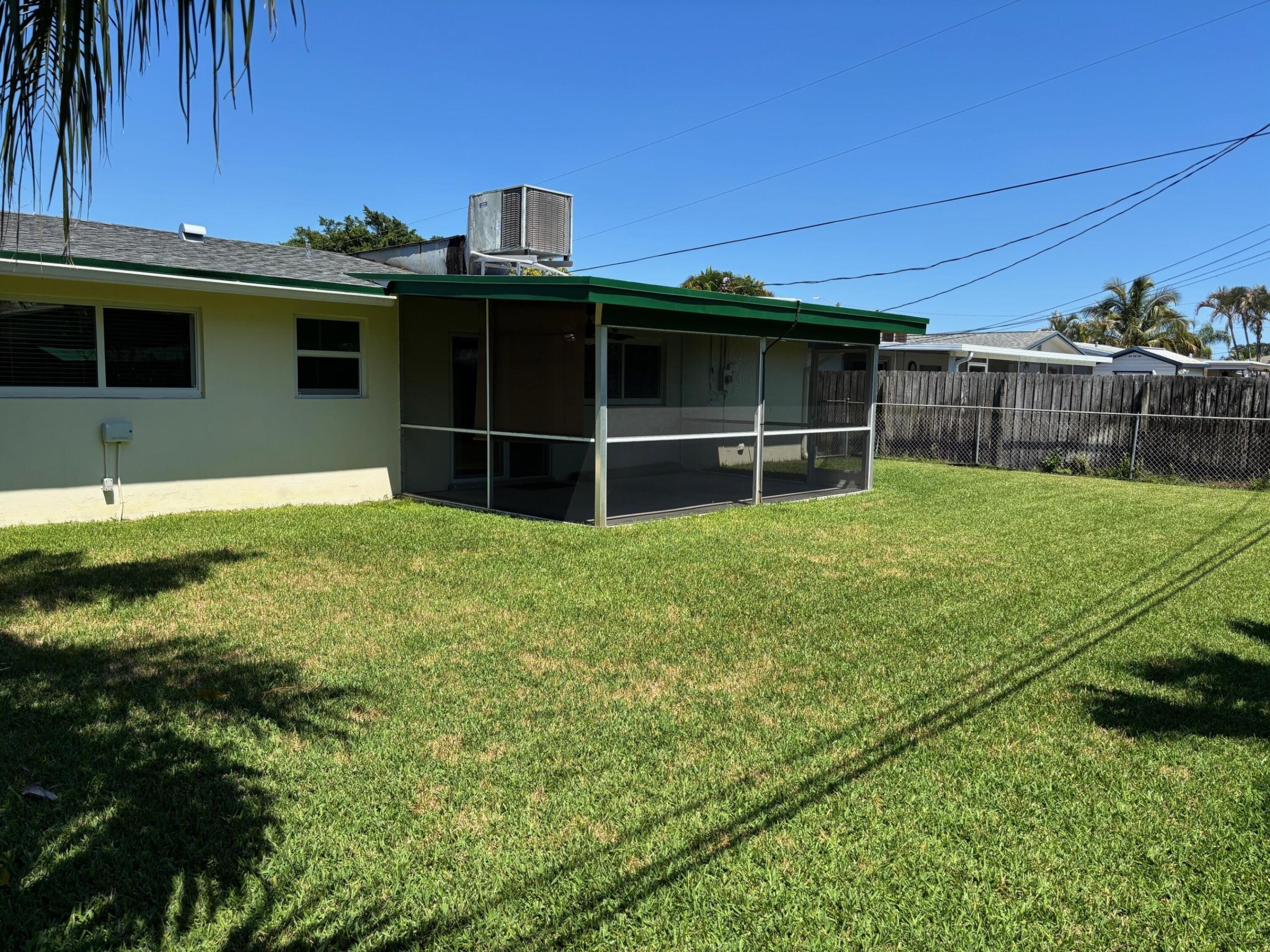 PALM BEACH GARDENS ESTATES - Residential