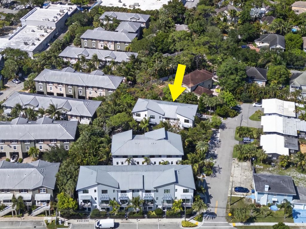 Photo of 625 NE 22nd Drive, Wilton Manors, FL 33305 (MLS # B26030388)