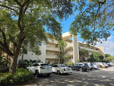 Photo of 2301 Lucaya Lane #E3, Coconut Creek, FL 33066 (MLS # B26008746)