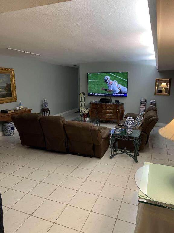 MIAMI LAKES LOCH LOMOND EAST - Residential