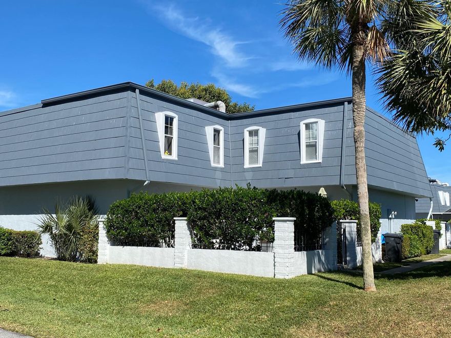 Beautiful 2-bedroom, 2.5-bathroom townhouse available for rent in the desirable French Quarter neighborhood. This spacious two-story home features both bedrooms upstairs for added privacy, an open living and dining area, and a well-appointed kitchen. A washer and dryer are included in-unit for your convenience.  Conveniently located near shopping, dining, top A-rated schools, and major roadways, this home offers both comfort and convenience in a highly sought-after community.