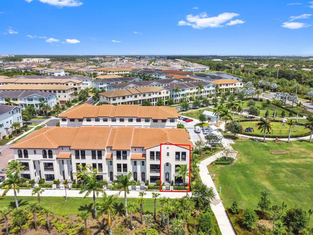 Photo of 12510 Gross Pointe Drive, Palm Beach Gardens, FL 33418 (MLS # R10977209)