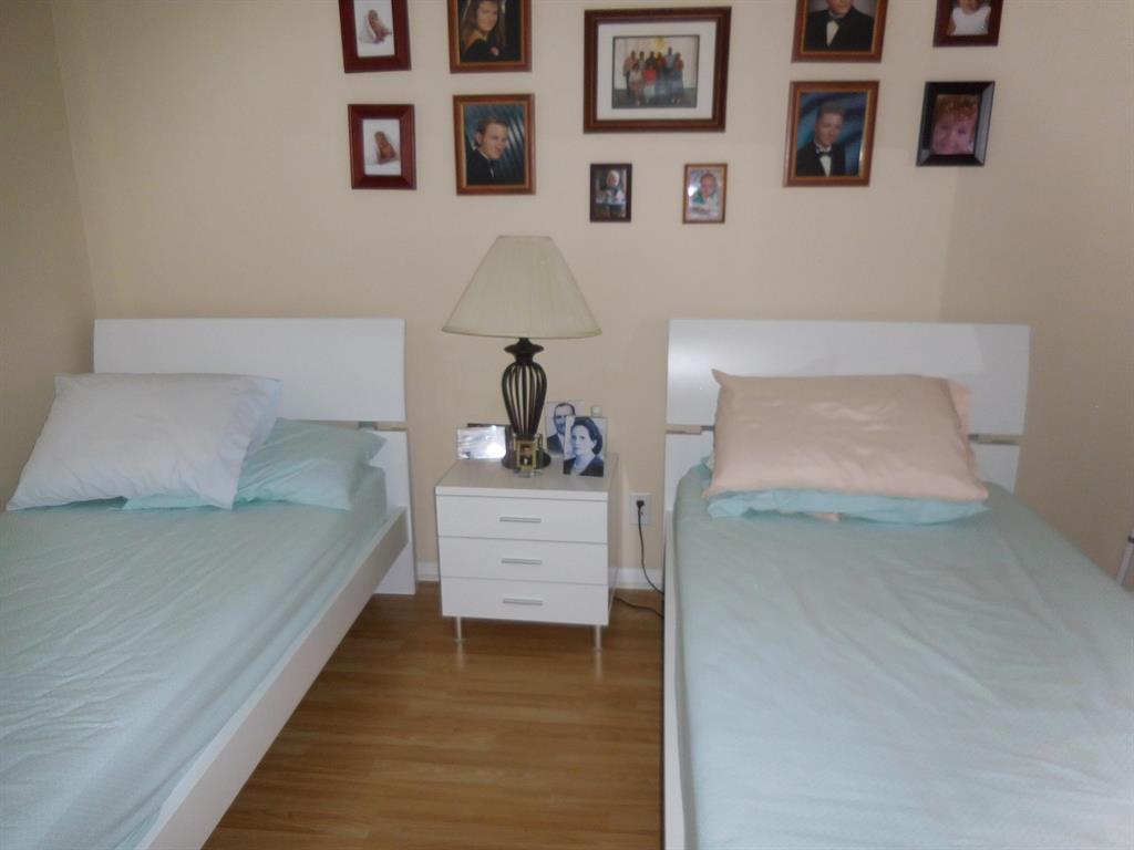 CRESTHAVEN VILLAS CONDO 33 - Residential