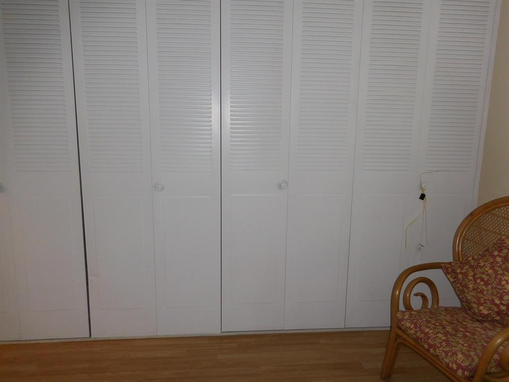 CRESTHAVEN VILLAS CONDO 33 - Residential