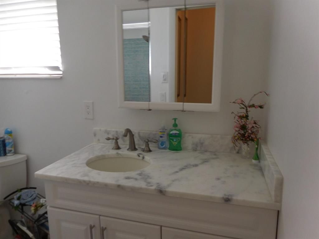 CRESTHAVEN VILLAS CONDO 33 - Residential