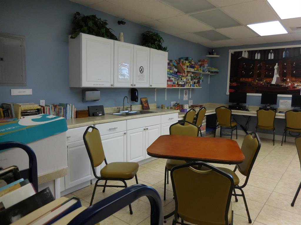 CRESTHAVEN VILLAS CONDO 33 - Residential