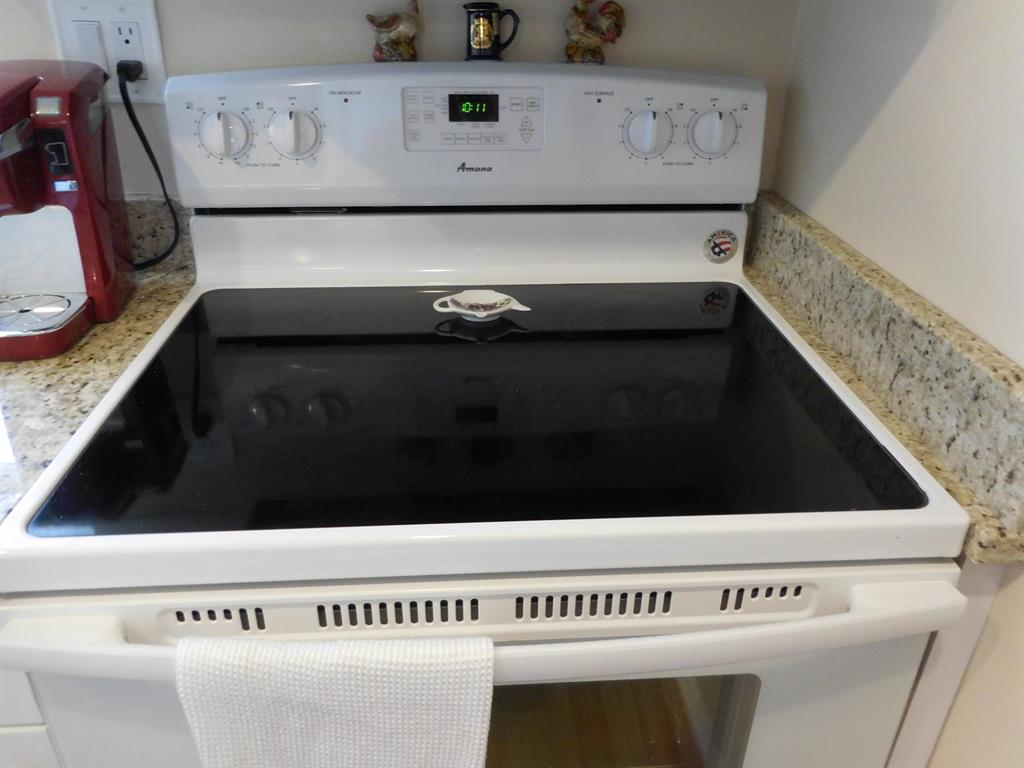 CRESTHAVEN VILLAS CONDO 33 - Residential