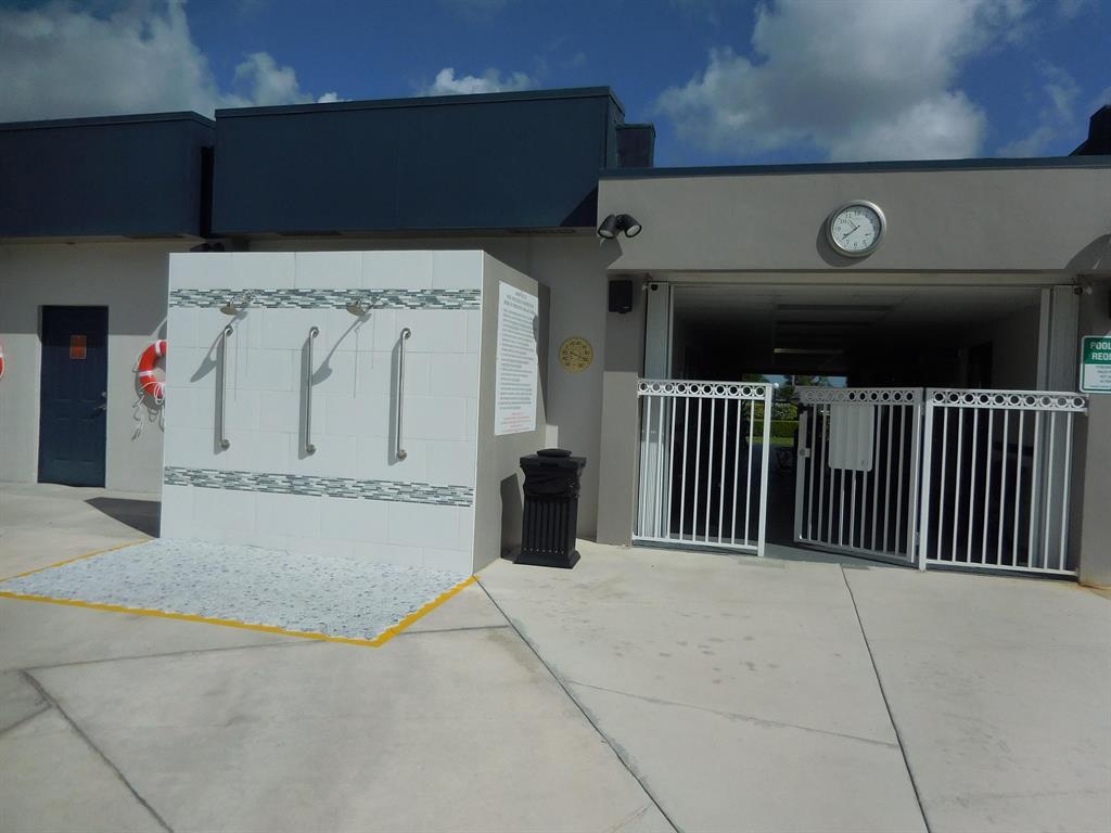 CRESTHAVEN VILLAS CONDO 33 - Residential