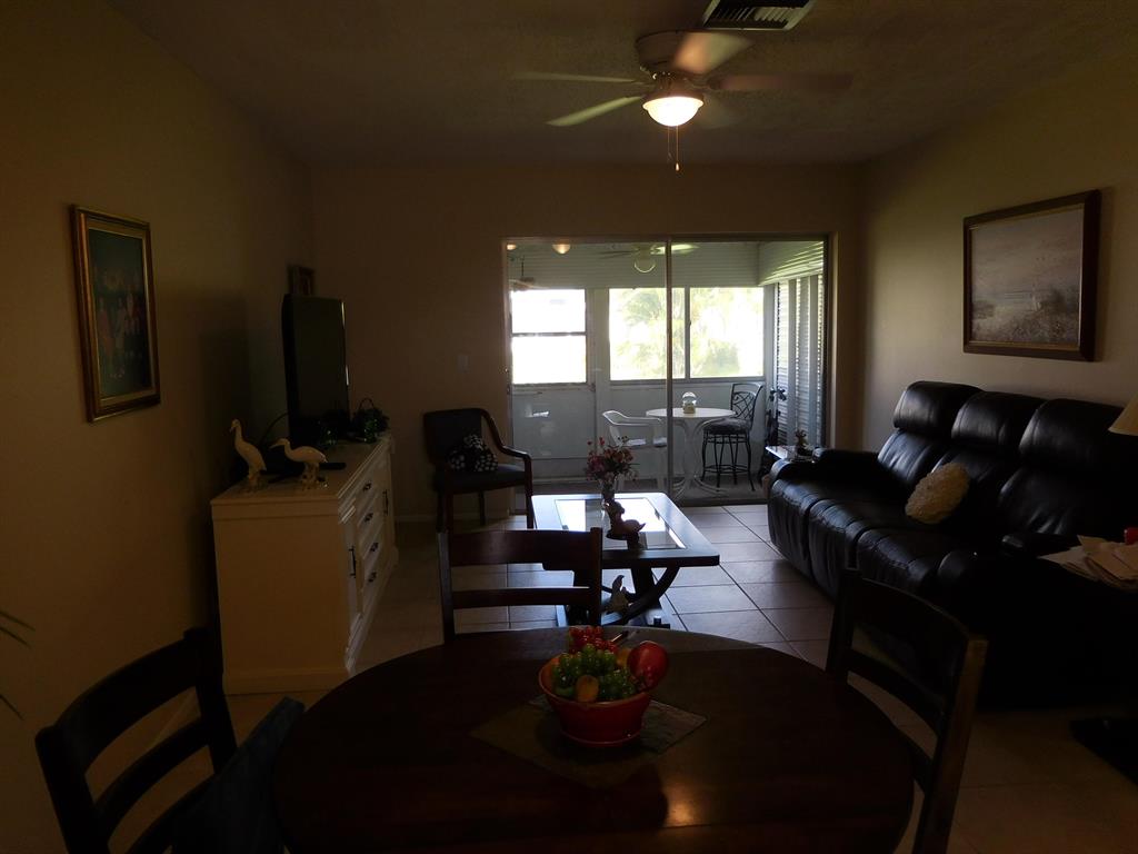 CRESTHAVEN VILLAS CONDO 33 - Residential