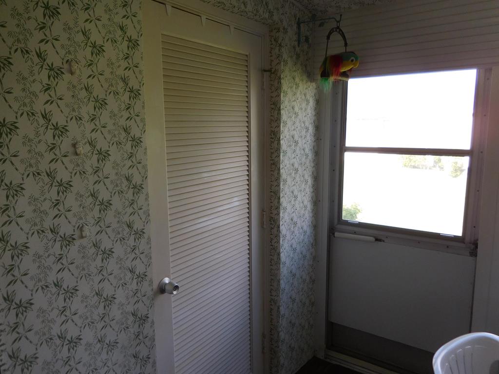 CRESTHAVEN VILLAS CONDO 33 - Residential