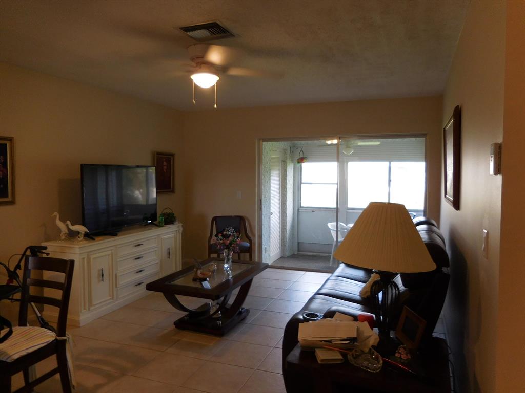 CRESTHAVEN VILLAS CONDO 33 - Residential