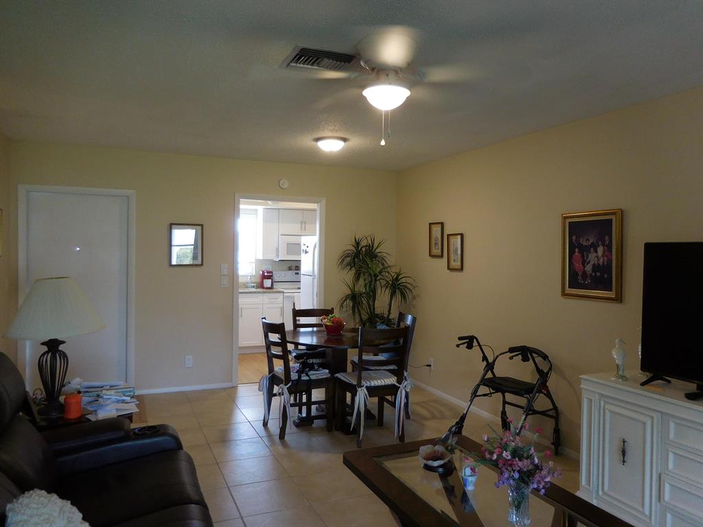 CRESTHAVEN VILLAS CONDO 33 - Residential