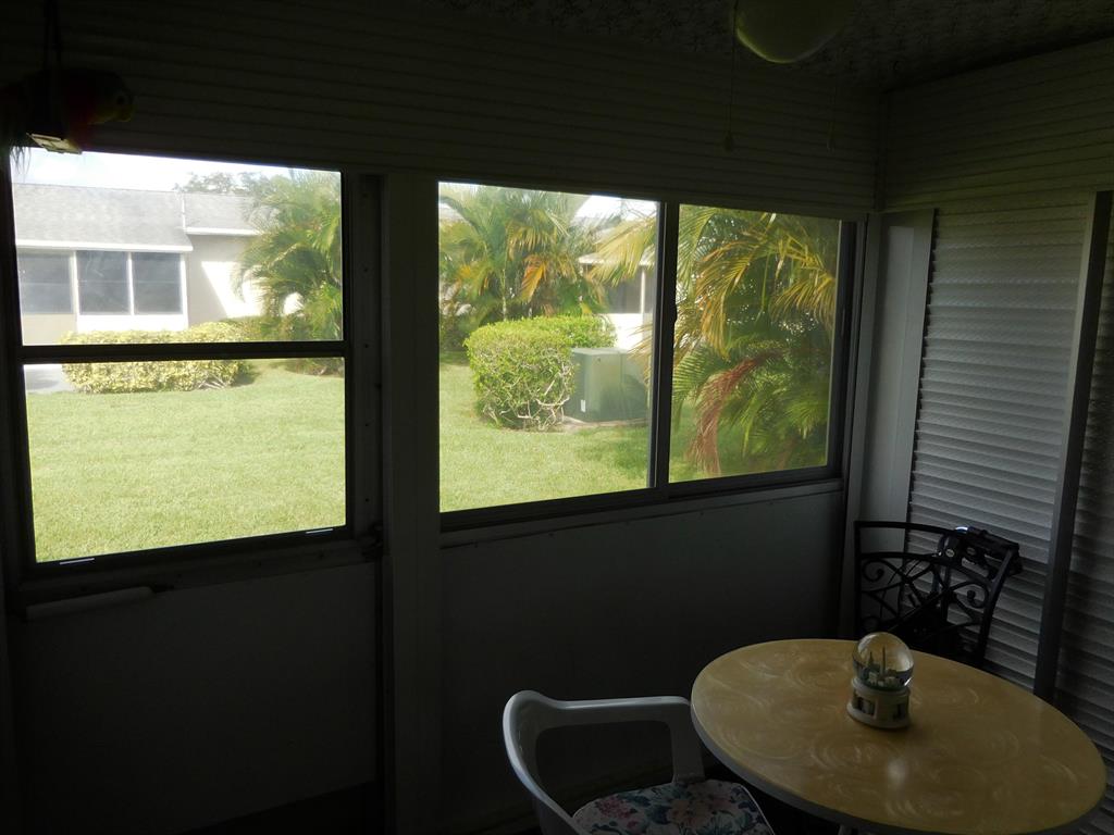 CRESTHAVEN VILLAS CONDO 33 - Residential