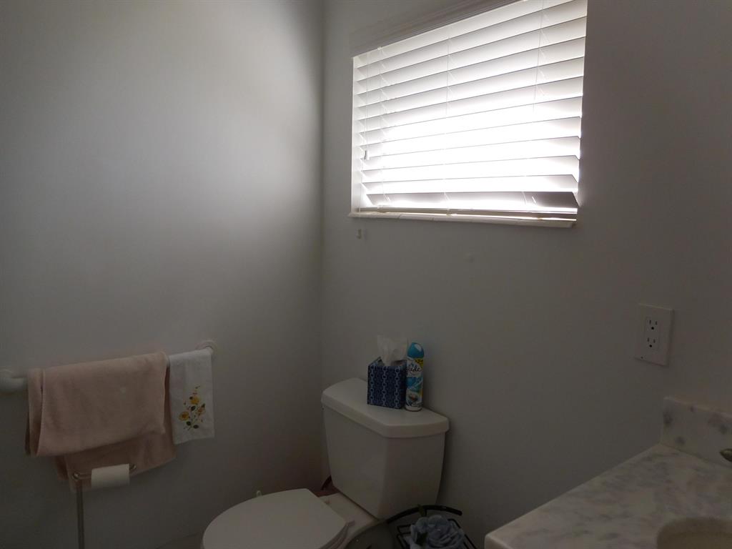 CRESTHAVEN VILLAS CONDO 33 - Residential