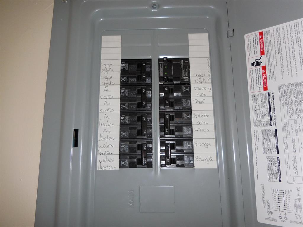 CRESTHAVEN VILLAS CONDO 33 - Residential