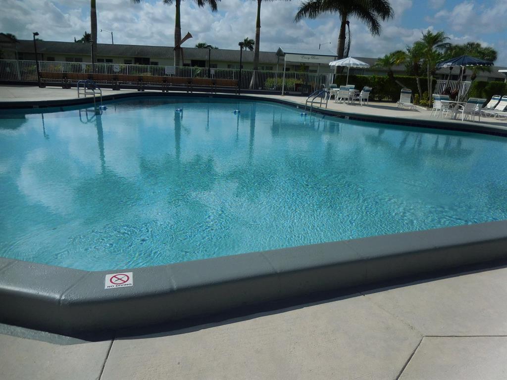 CRESTHAVEN VILLAS CONDO 33 - Residential