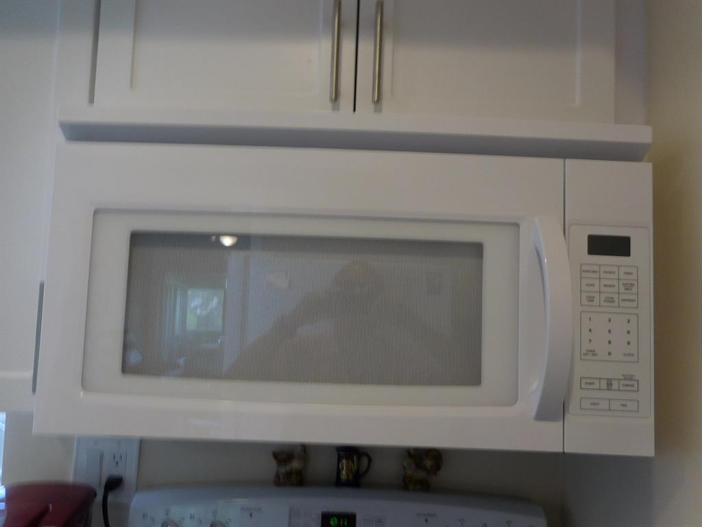 CRESTHAVEN VILLAS CONDO 33 - Residential