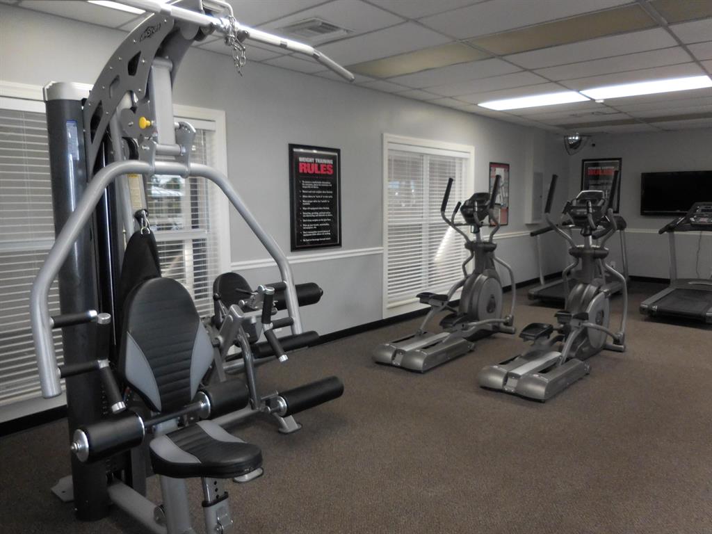 CRESTHAVEN VILLAS CONDO 33 - Residential