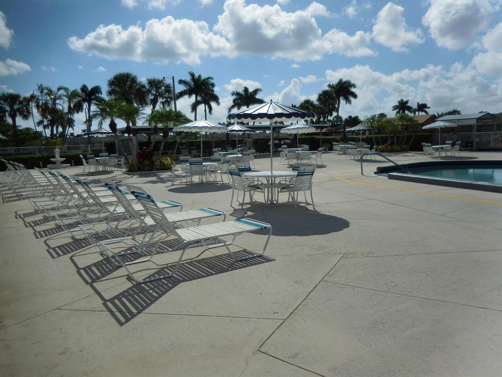 CRESTHAVEN VILLAS CONDO 33 - Residential