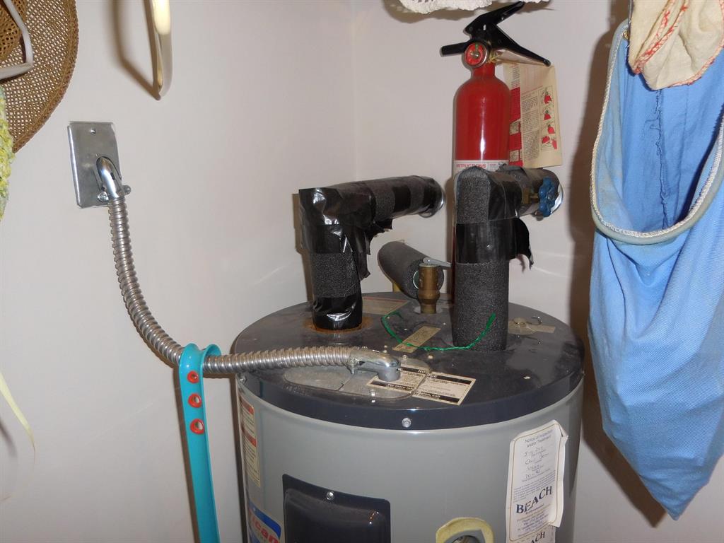 CRESTHAVEN VILLAS CONDO 33 - Residential