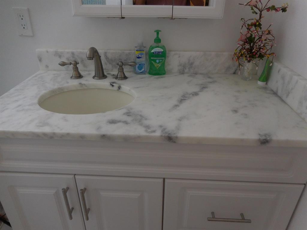 CRESTHAVEN VILLAS CONDO 33 - Residential