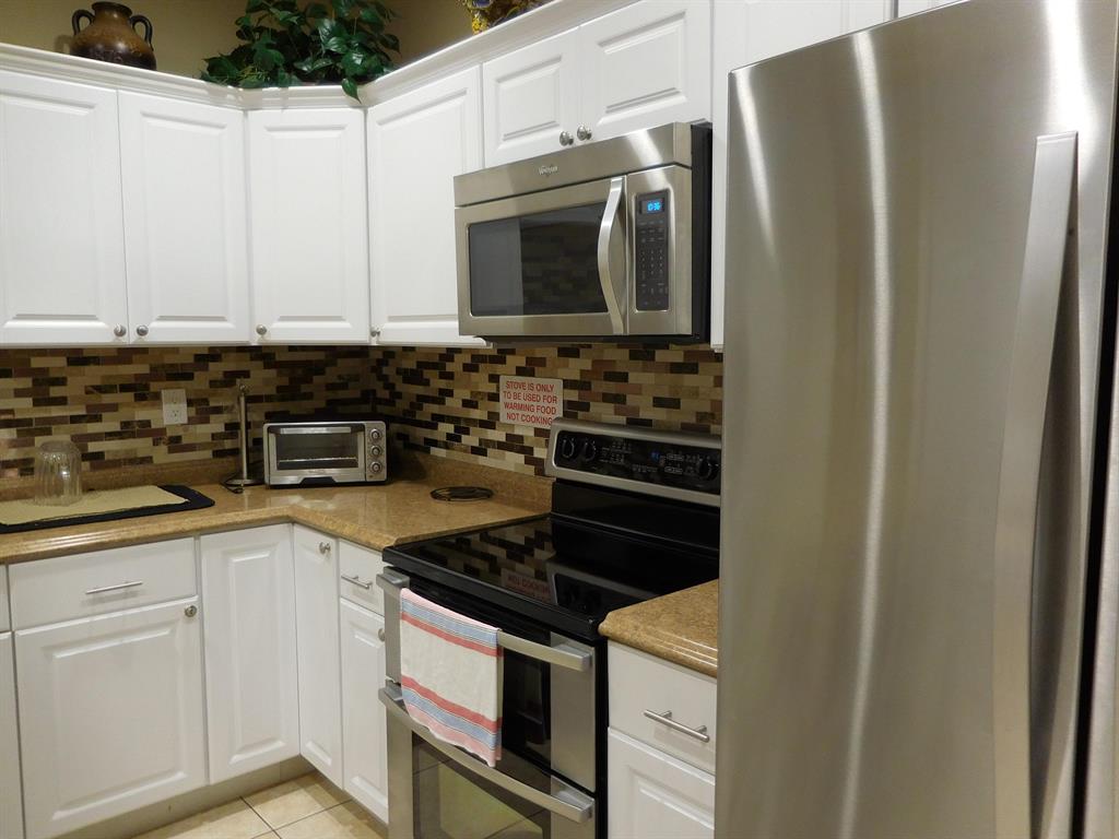 CRESTHAVEN VILLAS CONDO 33 - Residential