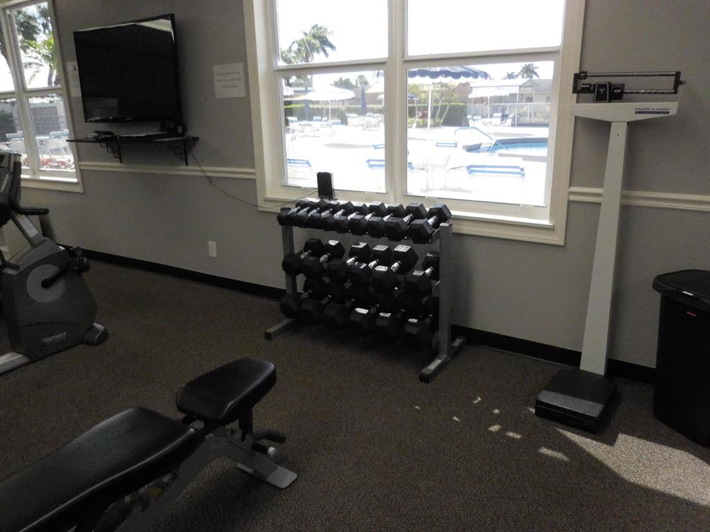 CRESTHAVEN VILLAS CONDO 33 - Residential