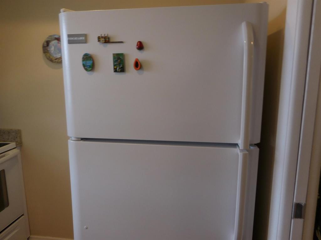 CRESTHAVEN VILLAS CONDO 33 - Residential