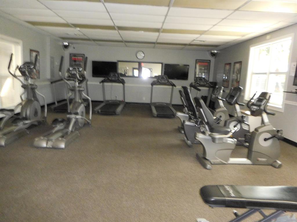 CRESTHAVEN VILLAS CONDO 33 - Residential