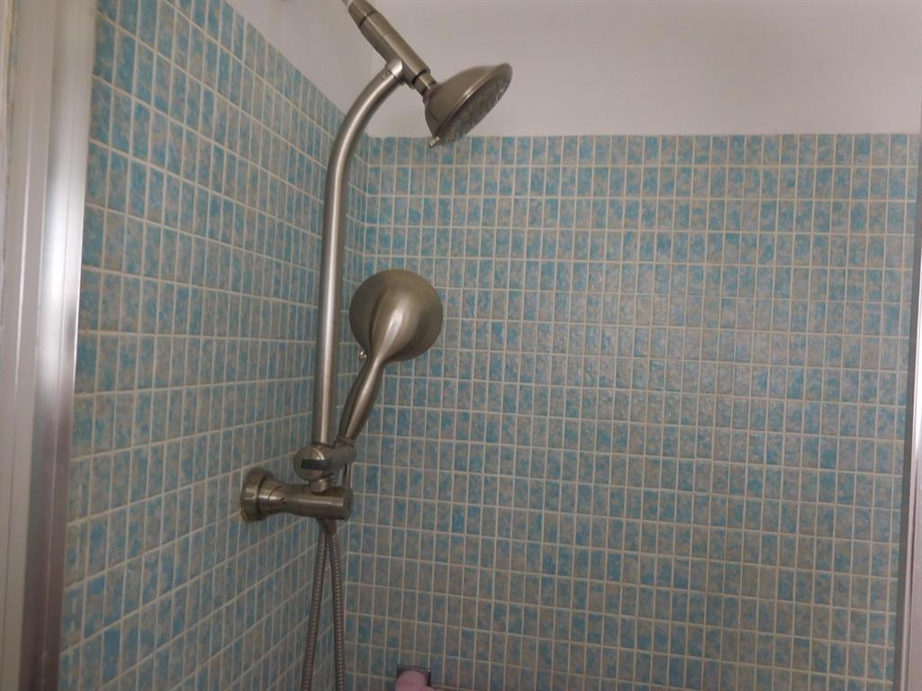 CRESTHAVEN VILLAS CONDO 33 - Residential