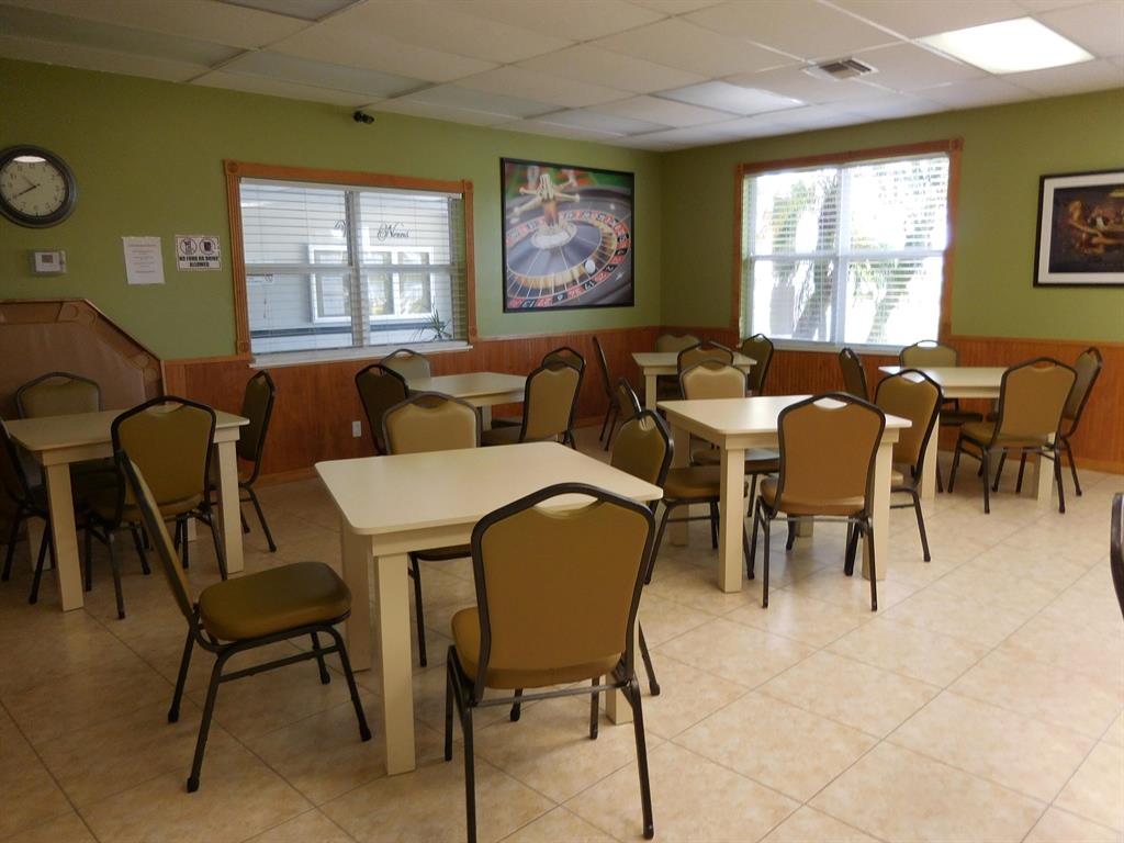 CRESTHAVEN VILLAS CONDO 33 - Residential