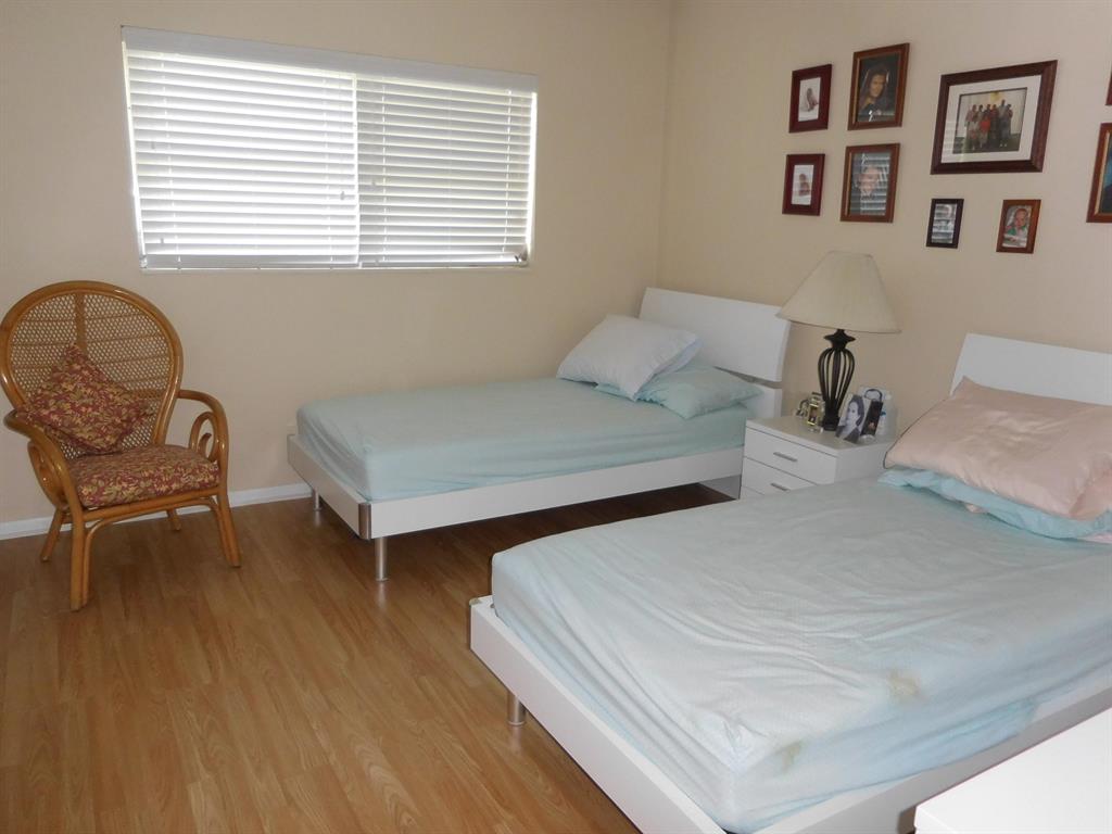 CRESTHAVEN VILLAS CONDO 33 - Residential