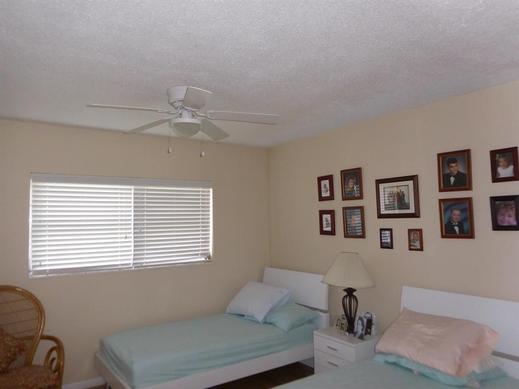 CRESTHAVEN VILLAS CONDO 33 - Residential