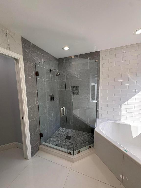 PINE HOLLOW ESTATES - Residential