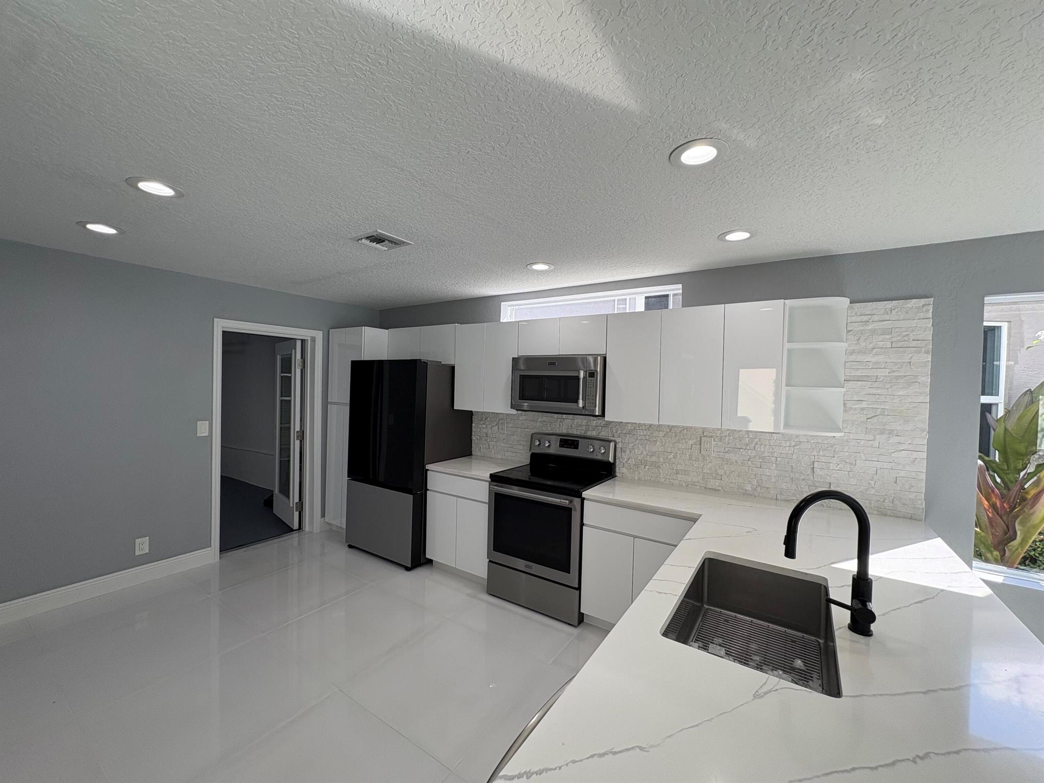 PINE HOLLOW ESTATES - Residential