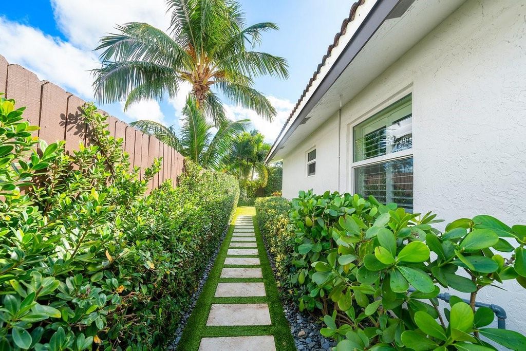 Photo of 11606 Ficus Street, Palm Beach Gardens, FL 33410 (MLS # F10468566)