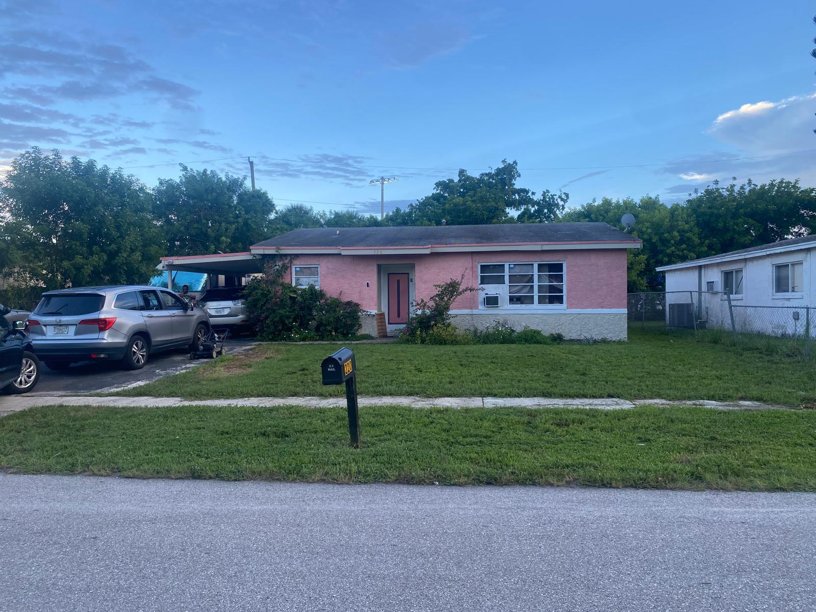 This is a 3 bedrom, 2 bath home that is in the heart of Boynton Beach. This home is great for investors. it is a rehab dweling needs work.