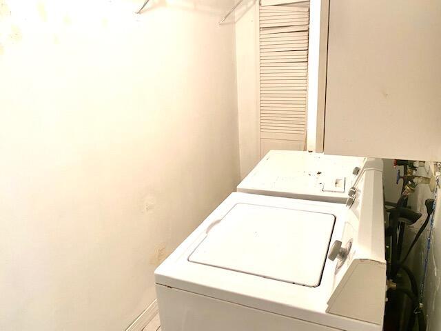 PALM BEACH SQUARE UNIT 6 - Residential Lease