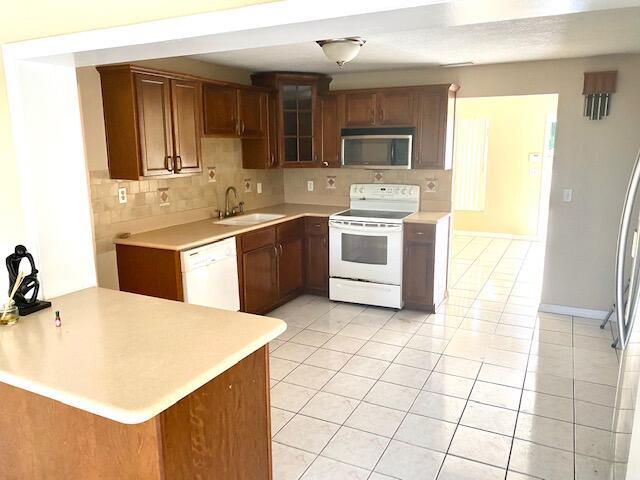 PALM BEACH SQUARE UNIT 6 - Residential Lease