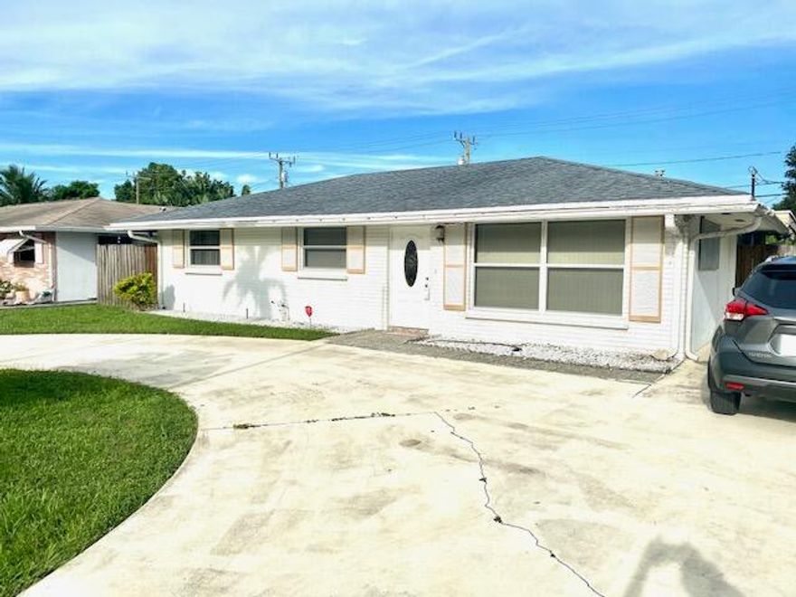 VACANT HOME IN DESIRE LOCATION. NEWER AC JUST 2 YEARS, BRAND NEW DISH WASHER AND MICROWAVE, LARGE BACK YARD. ALL TILE FLOOR. READY TO MOVE IN
GOOD LOCATION, NICE FENCE BACK YARD WITH FRUIT TREES